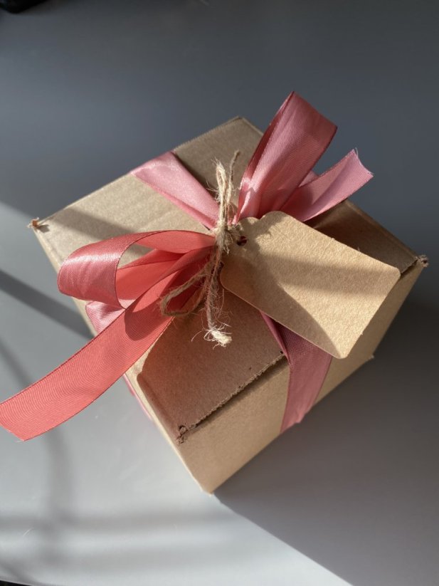 Sójová svíčka v betonu ve tvaru krychle ORIGINAL - Vůně: Lady Levandule