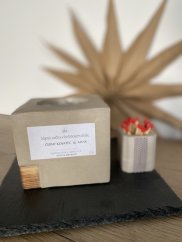 svíčka se stojánkem na zápalky svíčka se stojánkem na zápalky