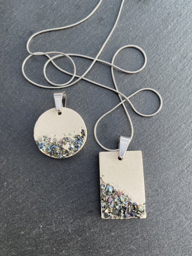 Betonový náhrdelník - Barva kamínků: Měděná