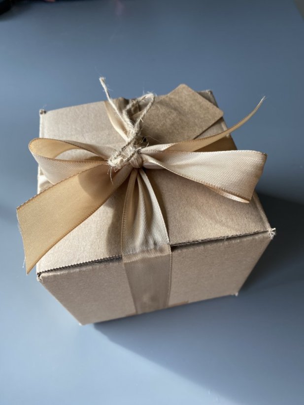 Sójová svíčka v betonu ve tvaru krychle ORIGINAL - Vůně: Lady Levandule