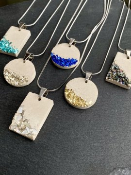 Betonové šperky - Barva kamínků - Světlá zlatá