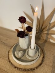 Set váza, svícen a srdíčko na kulatém podnosu