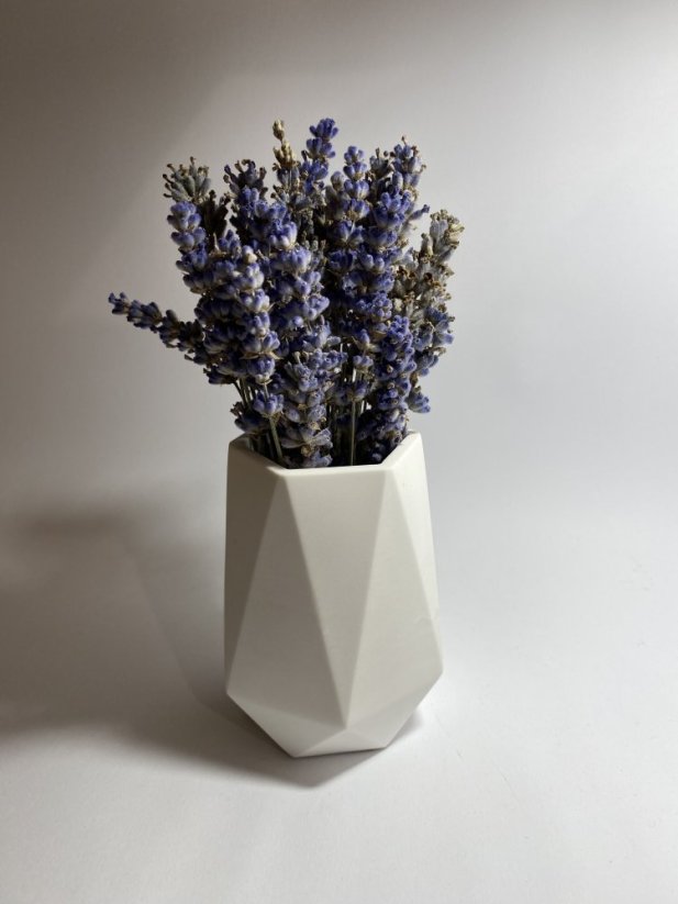 Váza geometrického designu - Materiál: Bílá keramická hmota