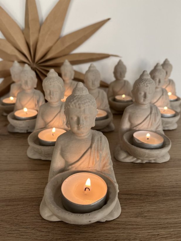 Betonový Buddha s kalíškem na čajovou svíčku