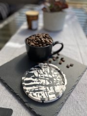 Strakatý kulatý podtácek