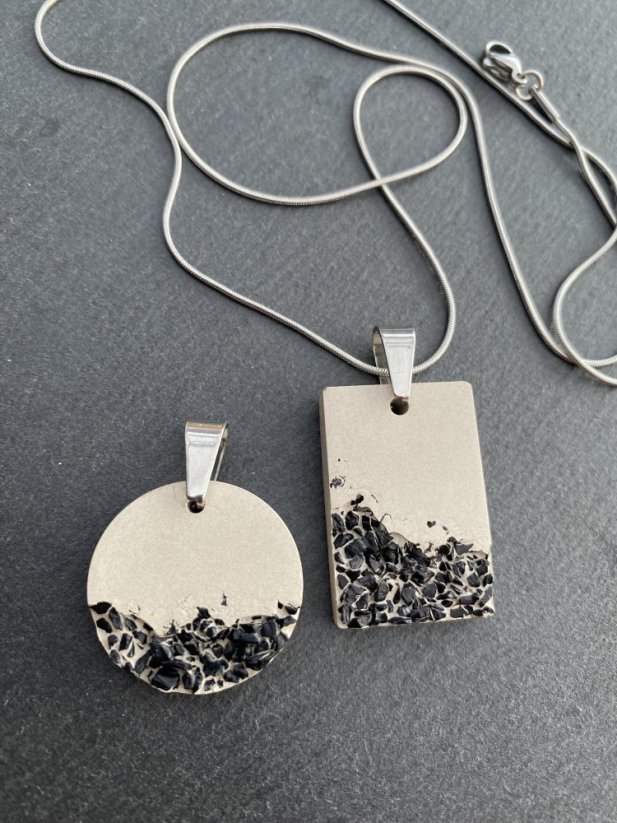 Betonový náhrdelník - Barva kamínků: Měděná