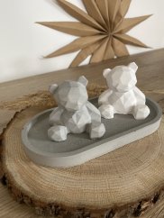 Geometrický medvídek z betonu