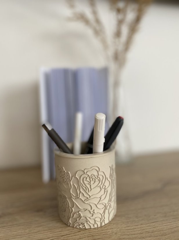 Originální stojánek na tužky - Barva: čistě betonový