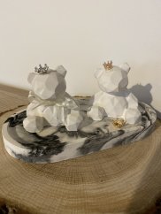 Geometrický medvídek z betonu