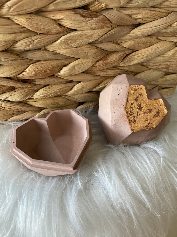 Geometrická betonová krabička SRDCE