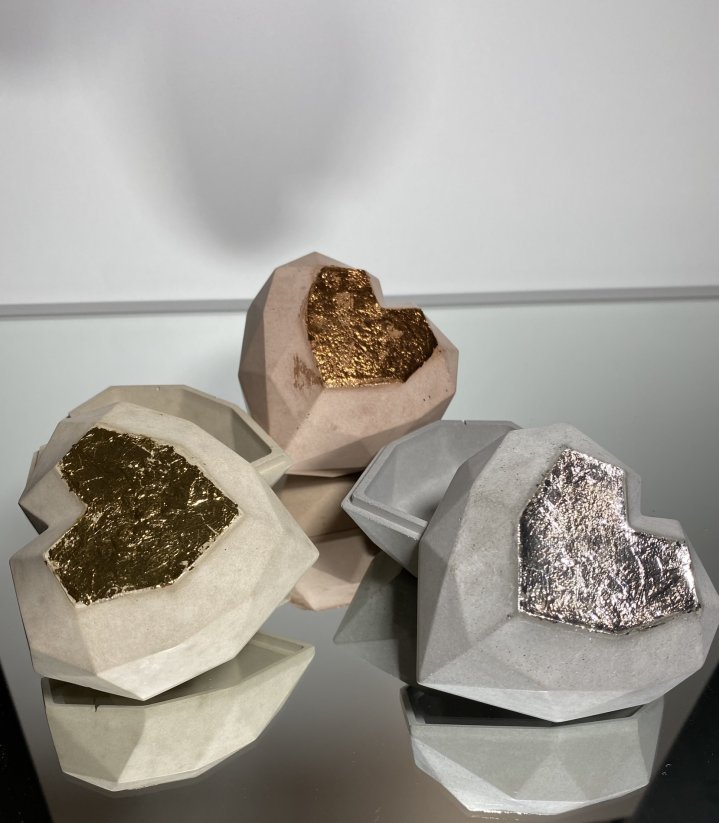 Geometrická betonová krabička SRDCE