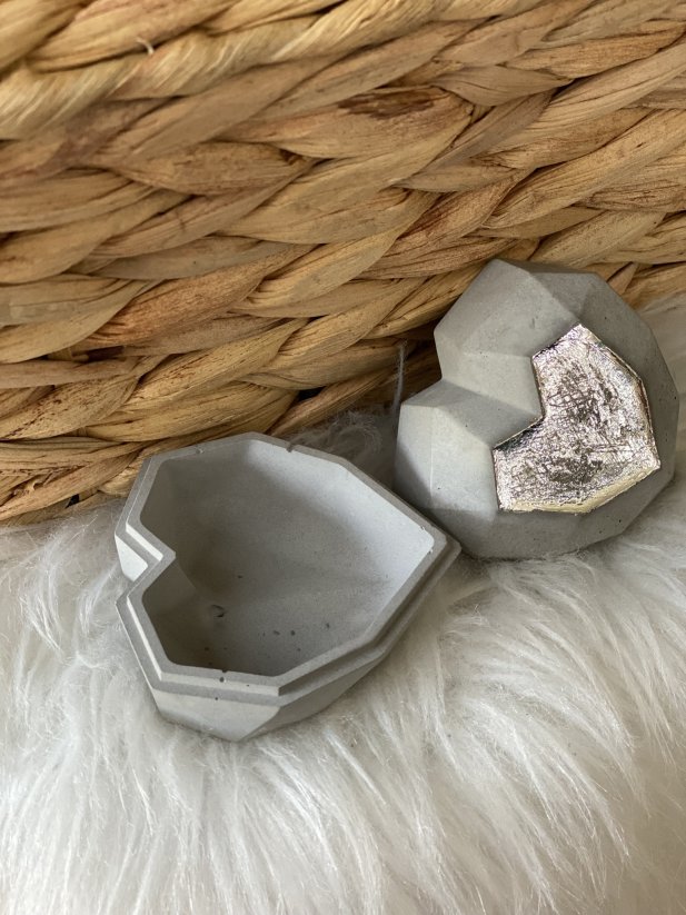 Geometrická betonová krabička SRDCE