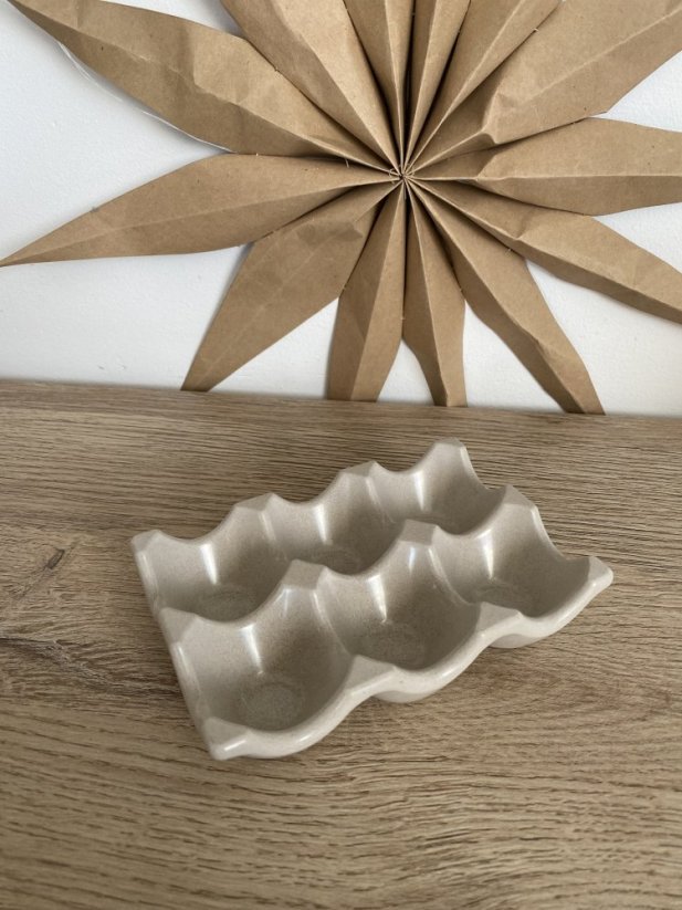 Držák na vajíčka - Materiál: Bílá keramická hmota